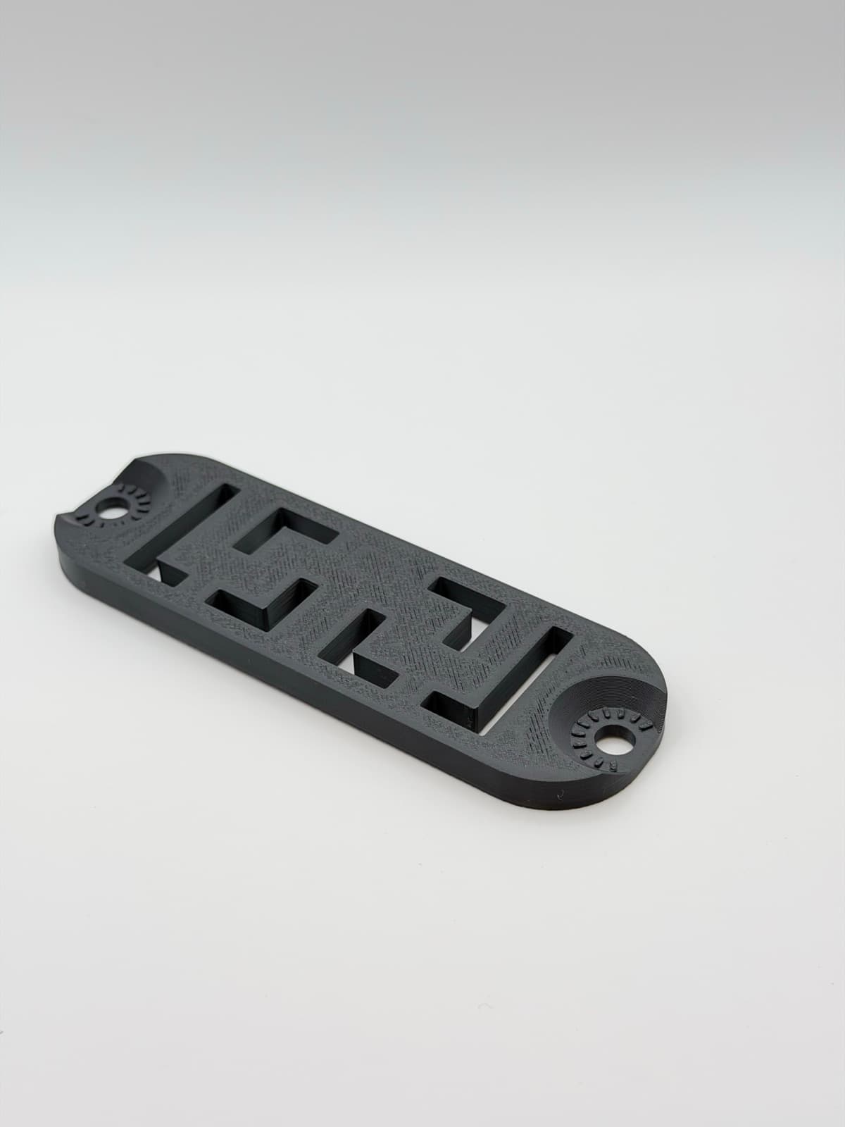 3D printana montažna pločica s otvorima